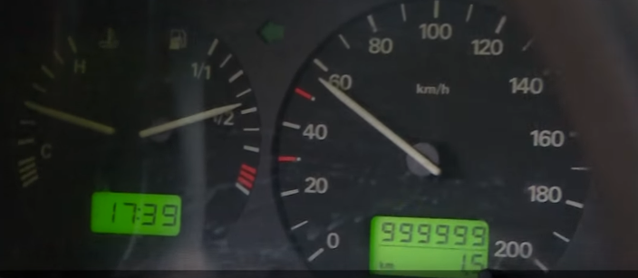 Neuvěřitelné taxikář najel 1000.000 km. Co se mu zobrazí na budíku…